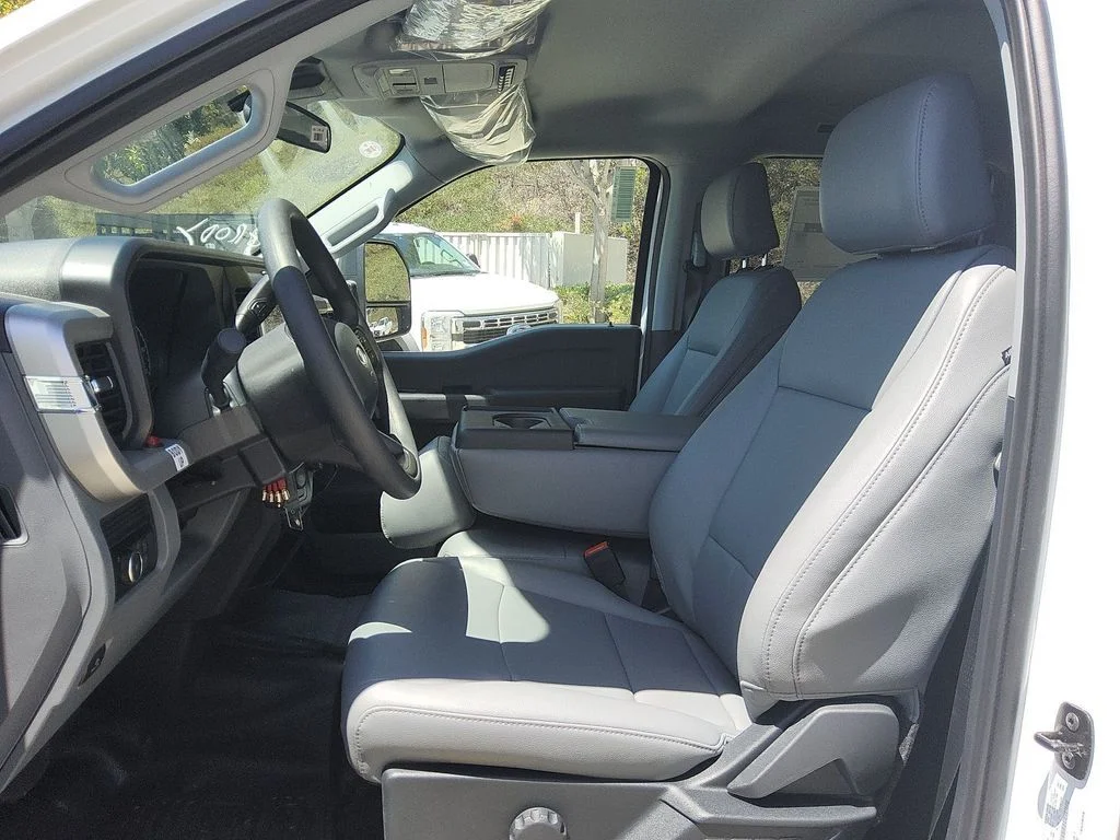 New 2026 Oxford White Ford XL image 7