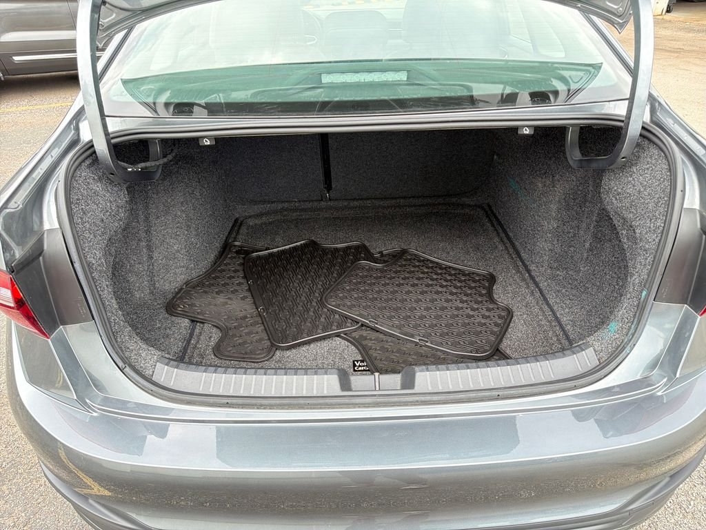 Used 2025 Gray Volkswagen 1.5T SE image 28