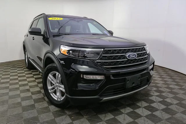 Used 2023 Black Ford XLT image 3