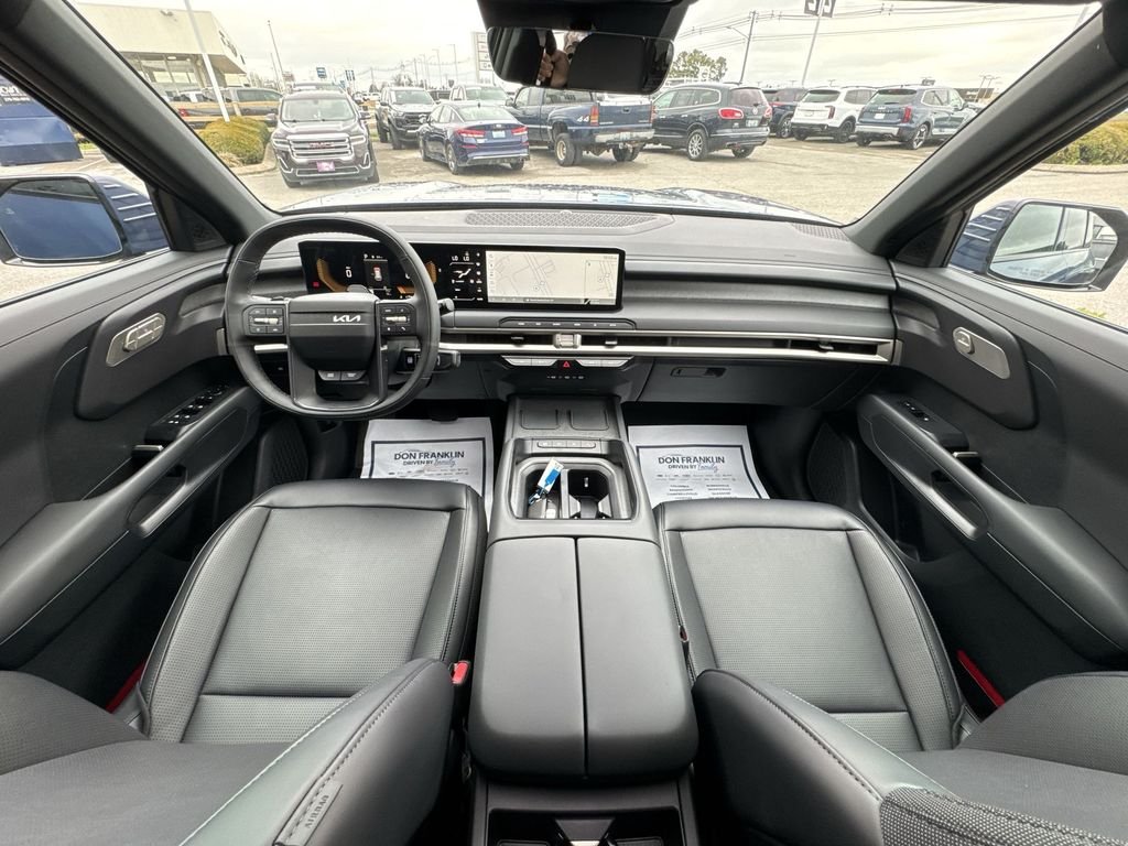 New 2027 Black Kia S image 21