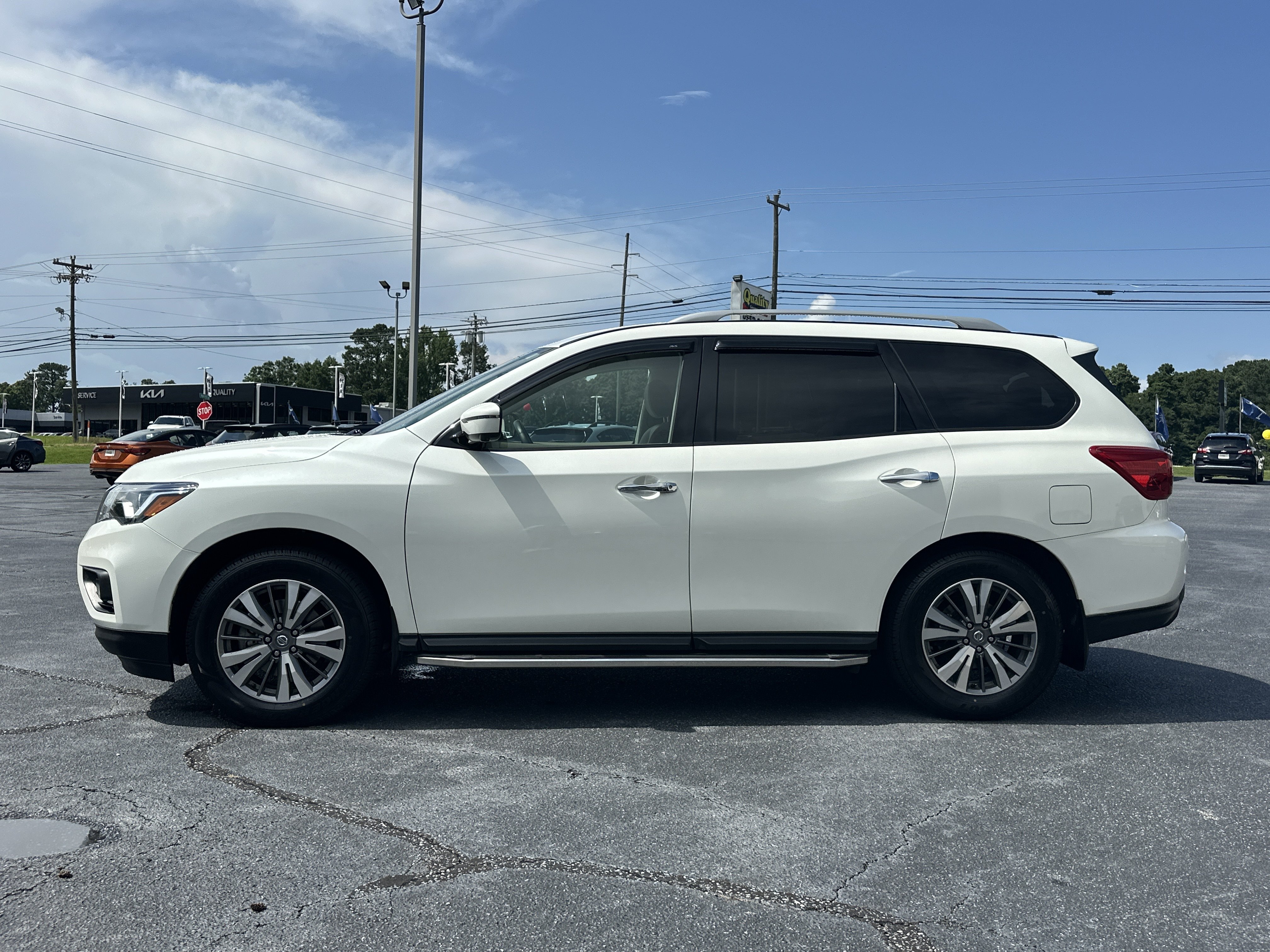 Used 2020 Pearl White Tricoat Nissan SL image 5