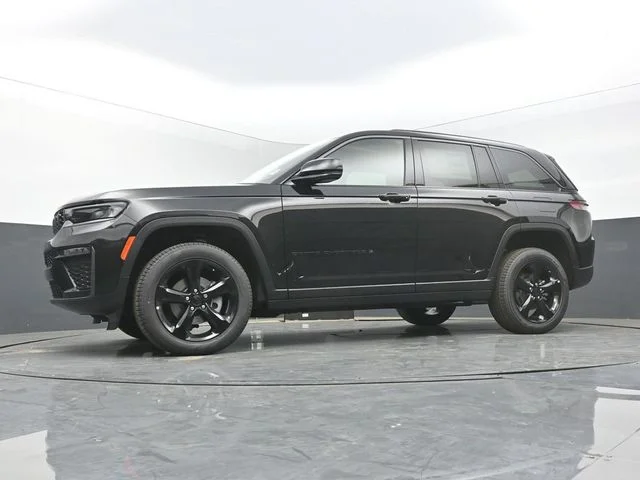 New 2026 Diamond Black Crystal Pearlcoat Jeep Limited image 40