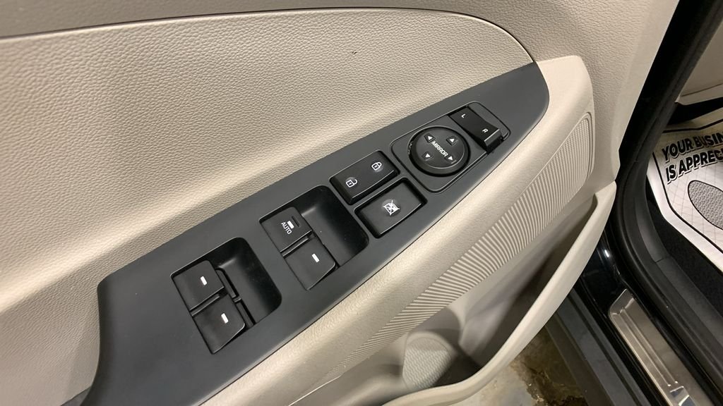 Used 2019 Black Noir Pearl Hyundai Value image 24