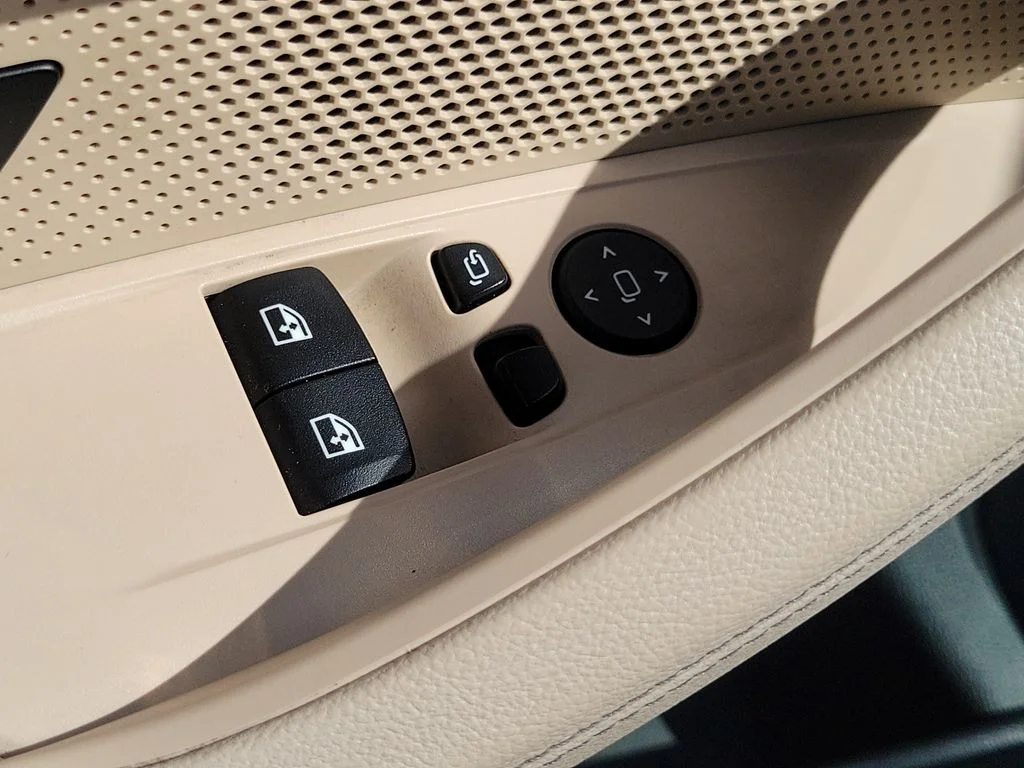 Used 2021 White BMW M440i xDrive image 18