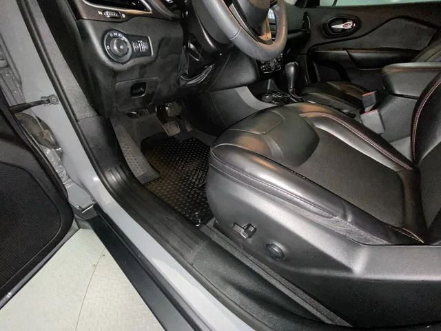 Used 2022 Gray Jeep Trailhawk image 12