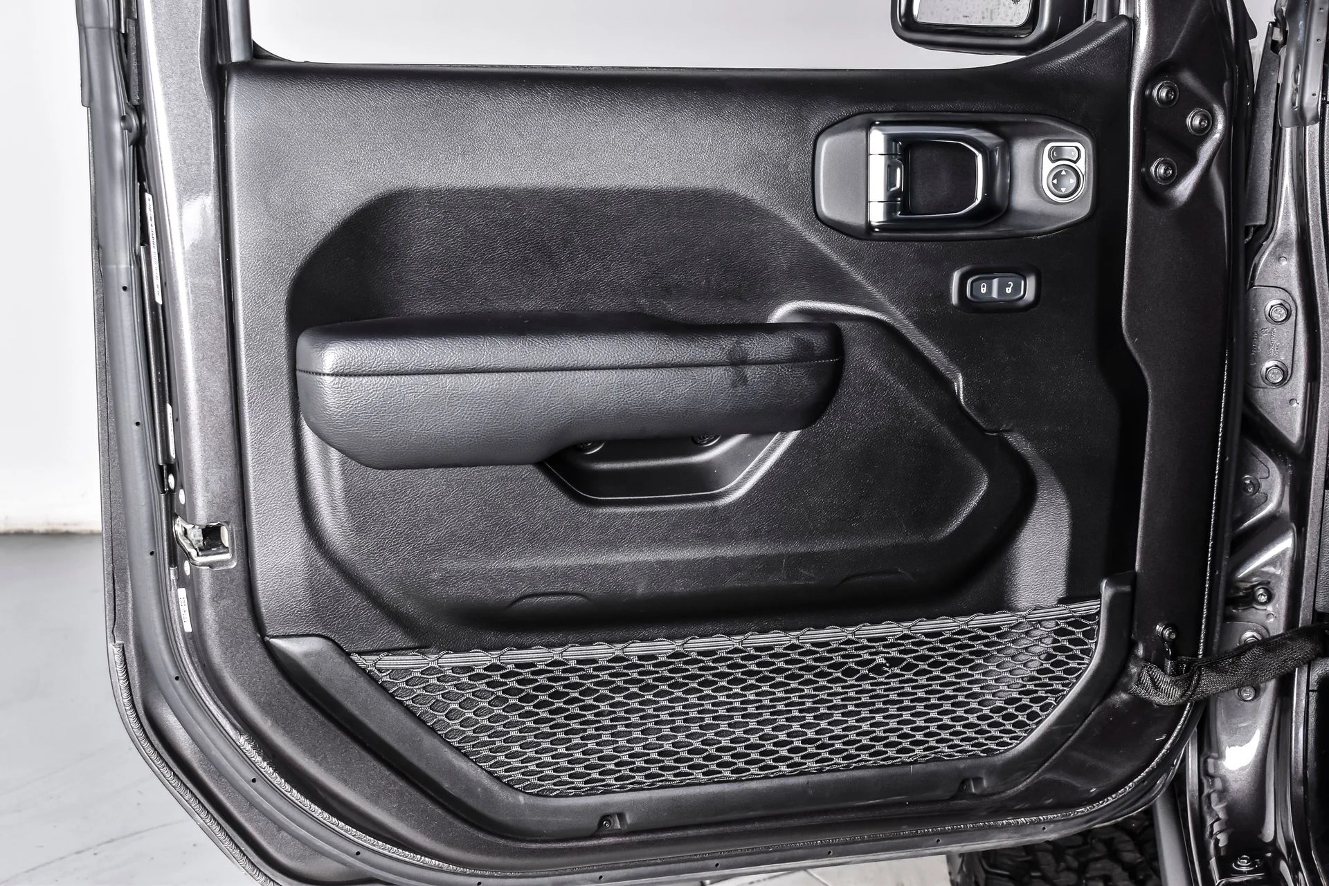 Used 2025 Crystal Metallic Jeep Willys 4xe image 13