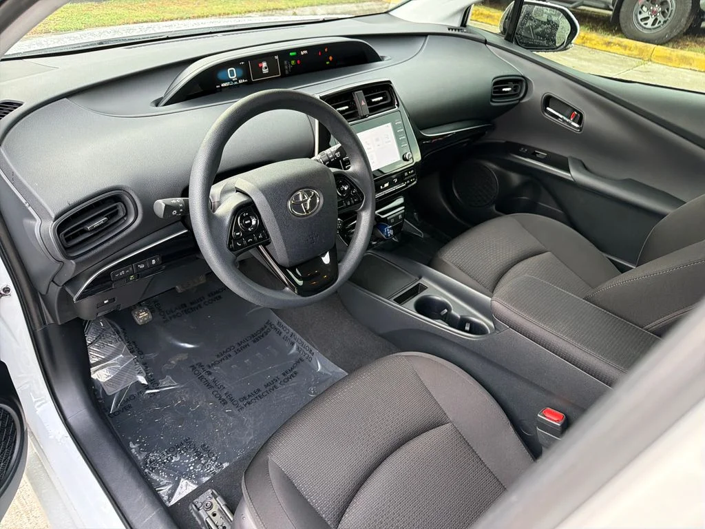 2021 Toyota Prius LE - Photo 13