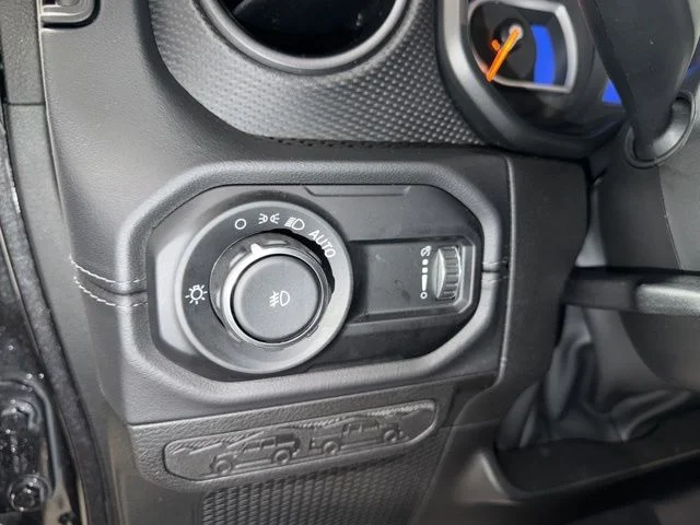Used 2025 Granite Crystal Clearcoat Metallic Jeep Rubicon image 13