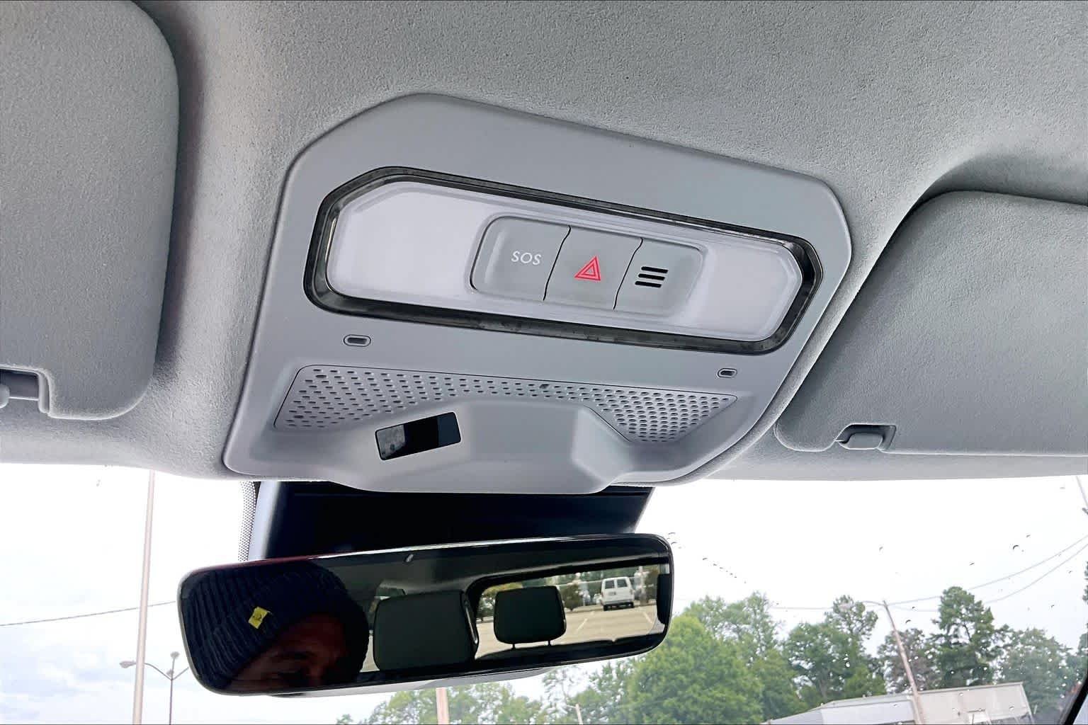 Used 2023 Glacier White Rivian Launch Edition image 37