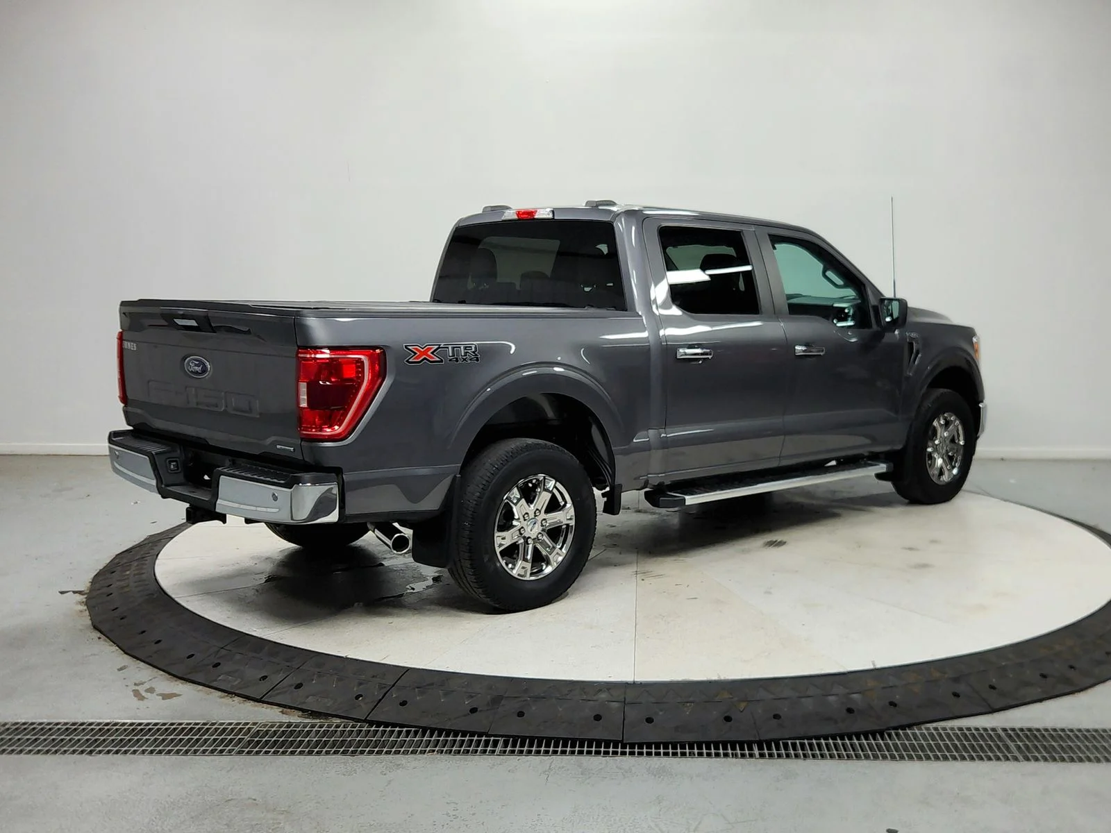 Used 2023  Ford XLT image 8