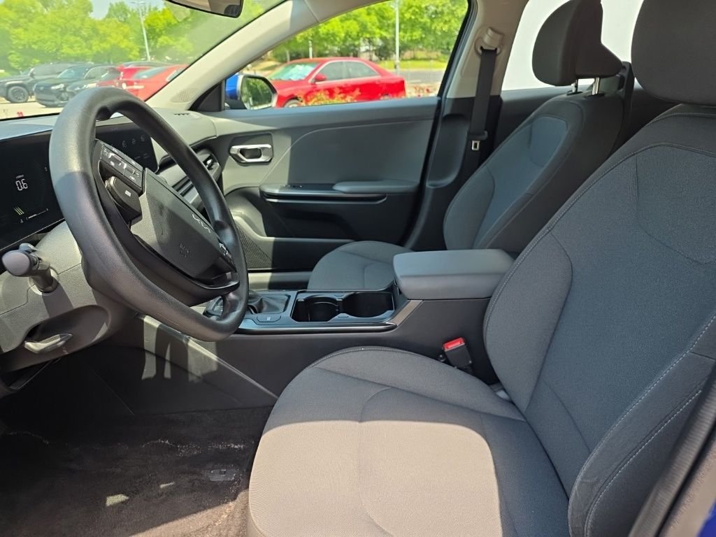 2025 Kia K4 LXS - Photo 18