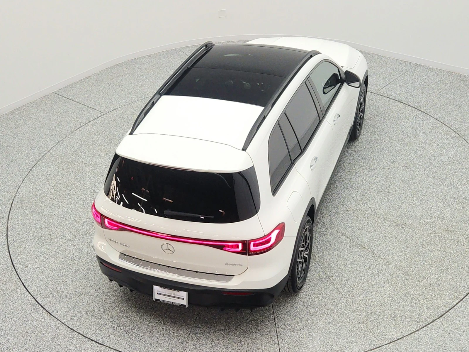 Used 2023 Polar White Mercedes-Benz EQB 300 4MATIC® SUV image 28