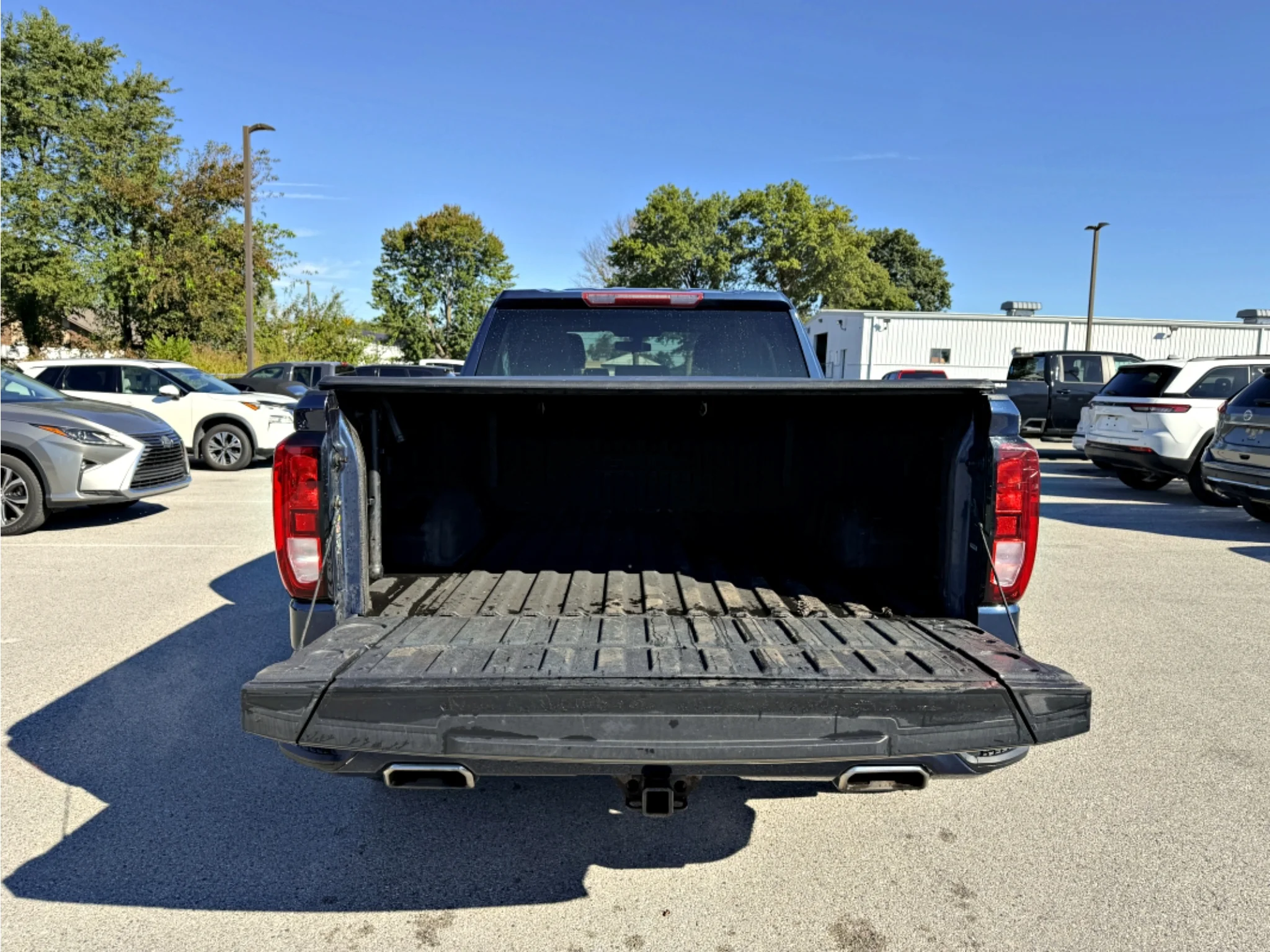 Used 2022 Pacific Blue Metallic GMC Elevation image 8