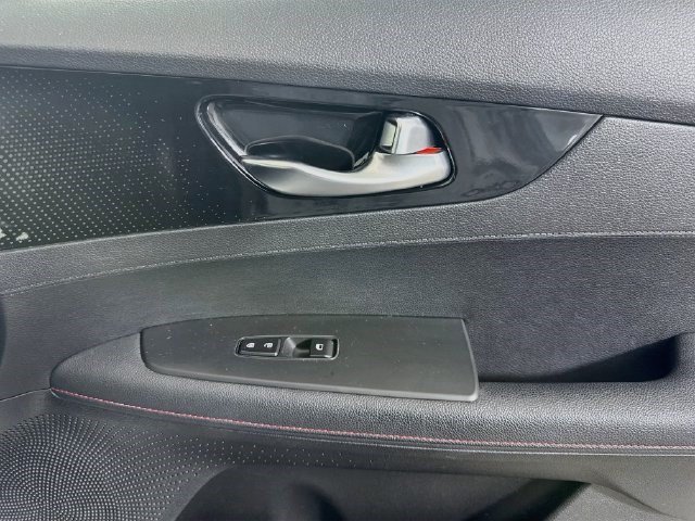 Used 2022 Snow White Pearl Kia GT image 27