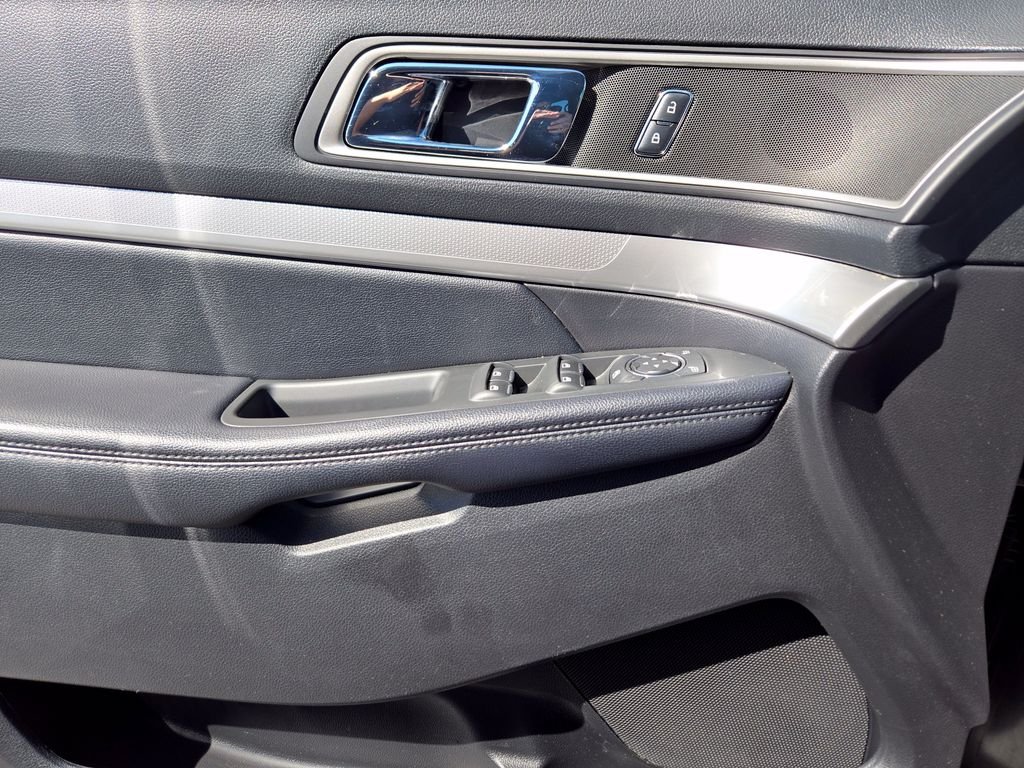 Used 2017 Gray Ford XLT image 24