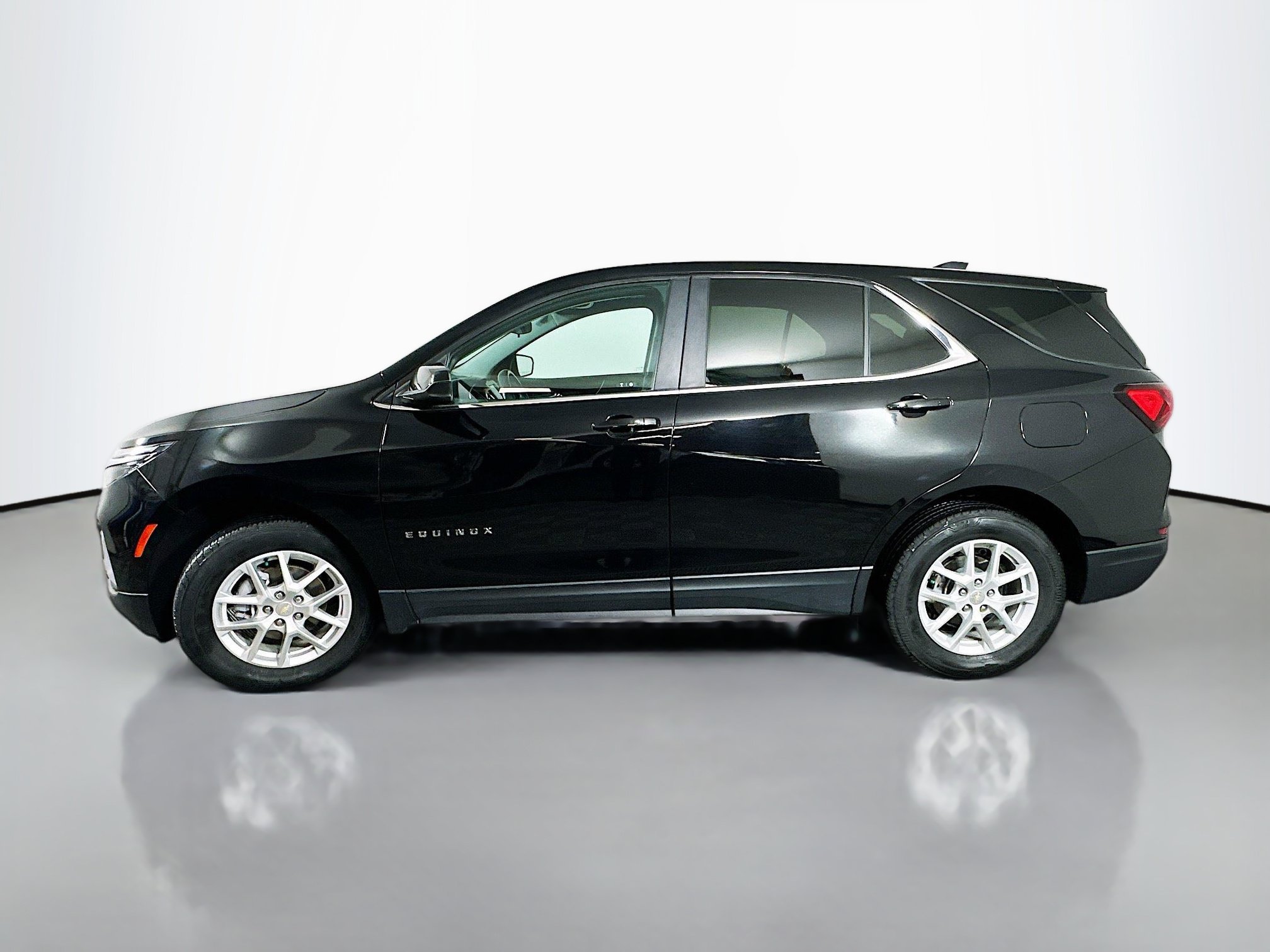 Used 2023 Mosaic Black Metallic Chevrolet LT image 4