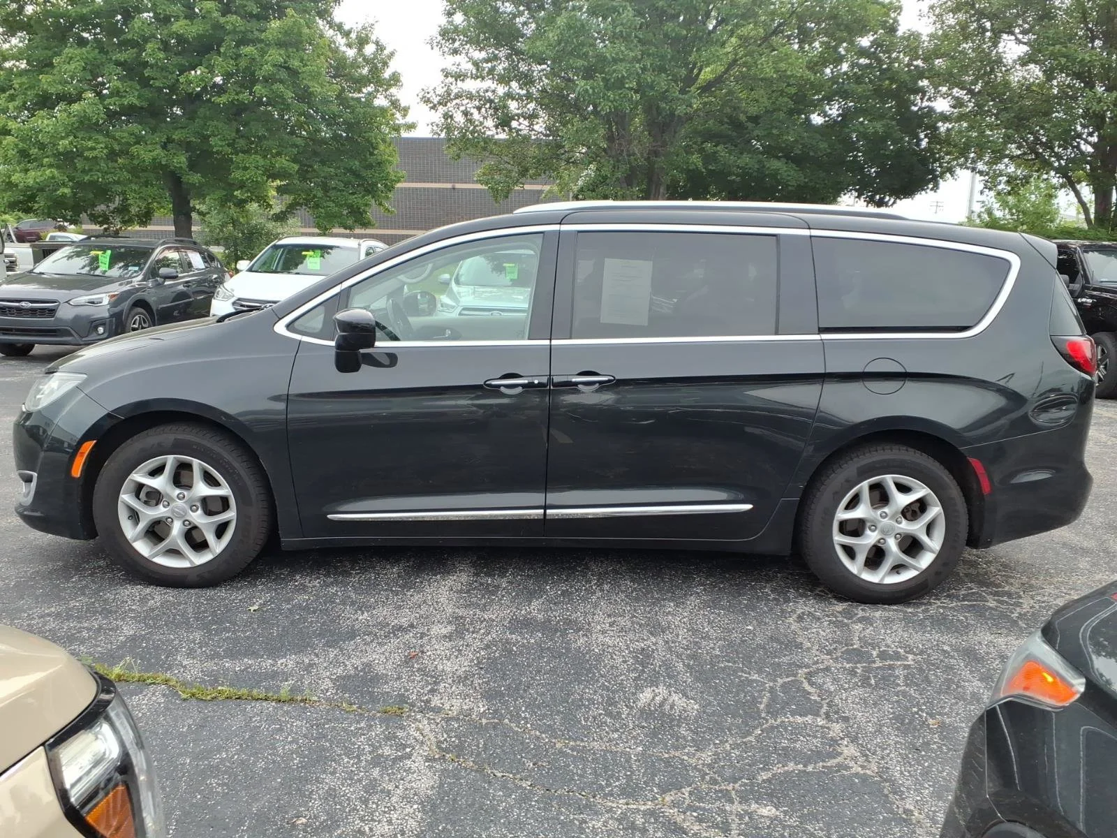 Used 2017 Brilliant Black Crystal Pearlcoat Chrysler Touring-L Plus image 5