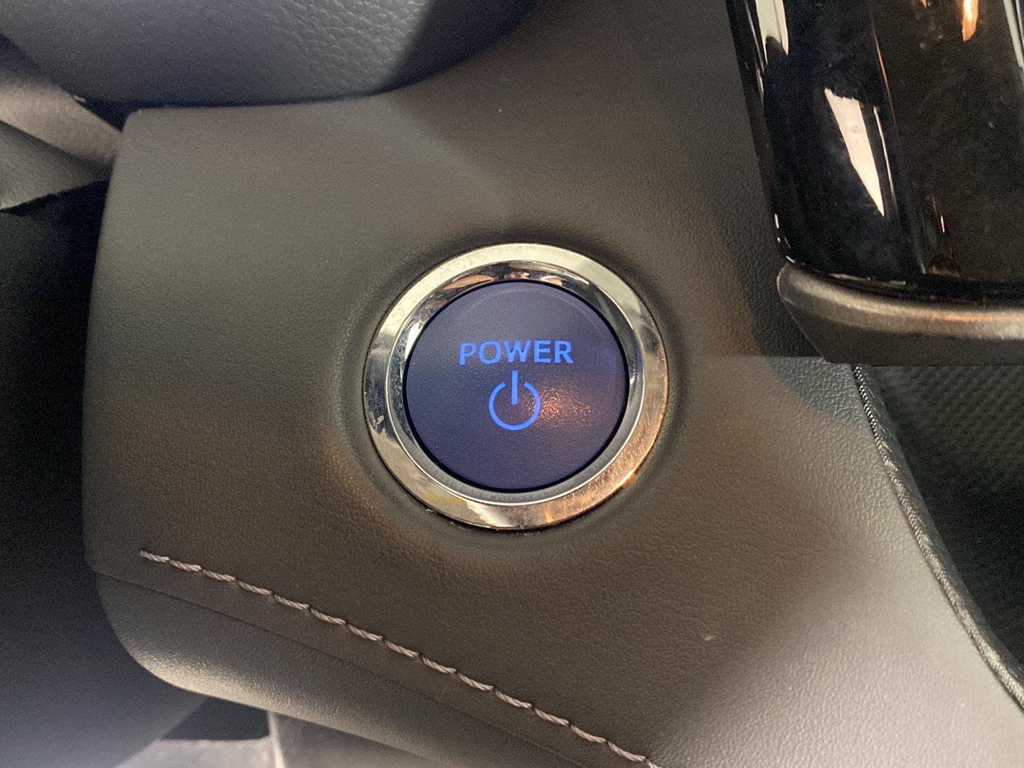 Used 2022 Pearl Toyota XLE image 15