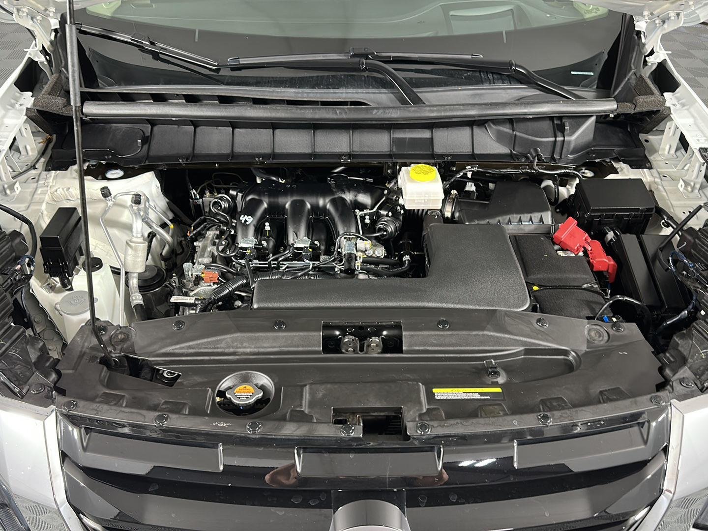 Certified Used 2025 Everest White Pearl Tricoat Nissan Platinum image 17