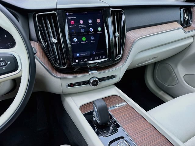 Used 2022 Ice White Volvo Momentum image 27