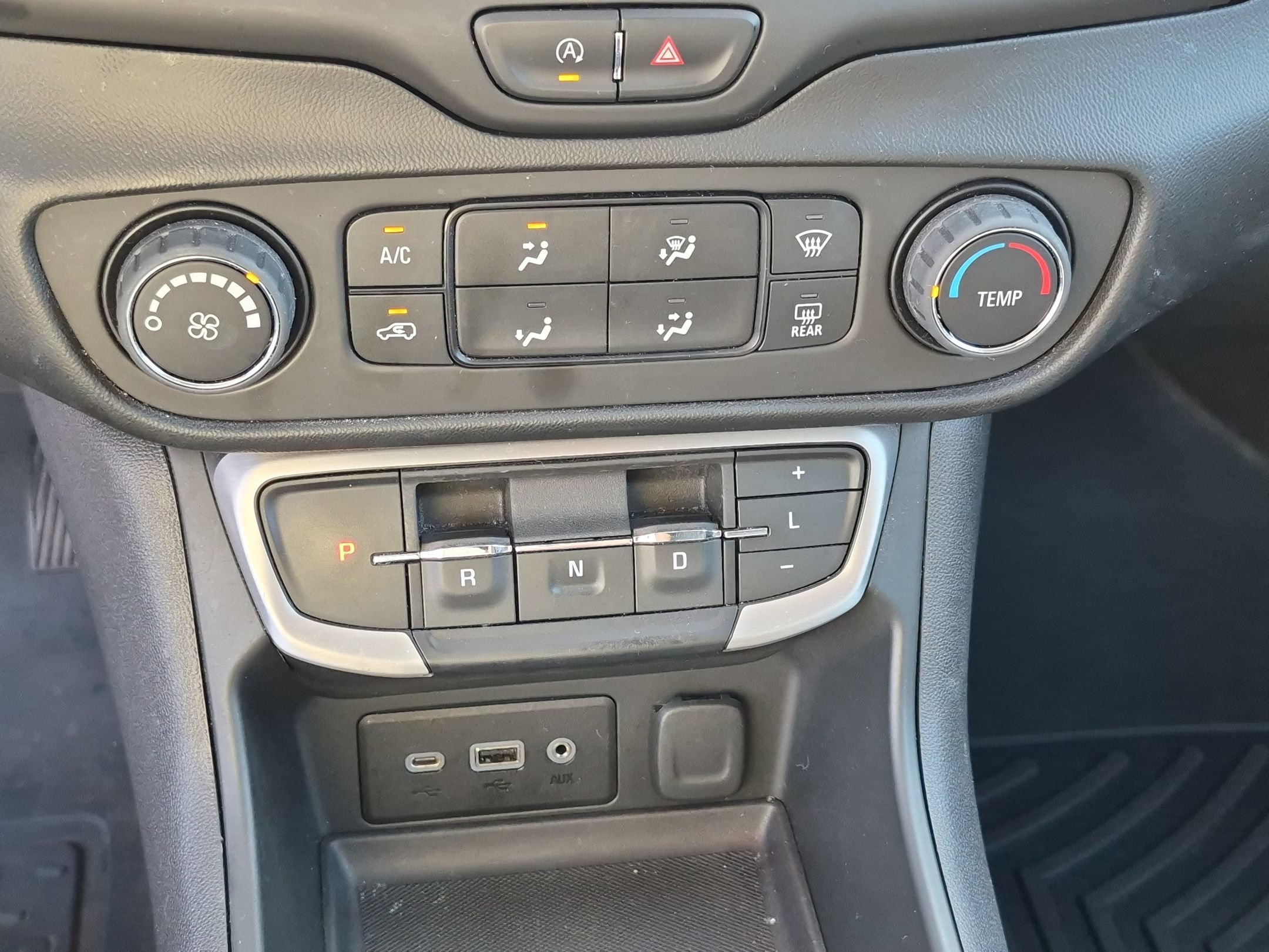 Used 2022 Summit White GMC SLE image 24