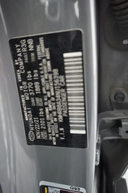 Used 2022 Gray Hyundai SE image 22