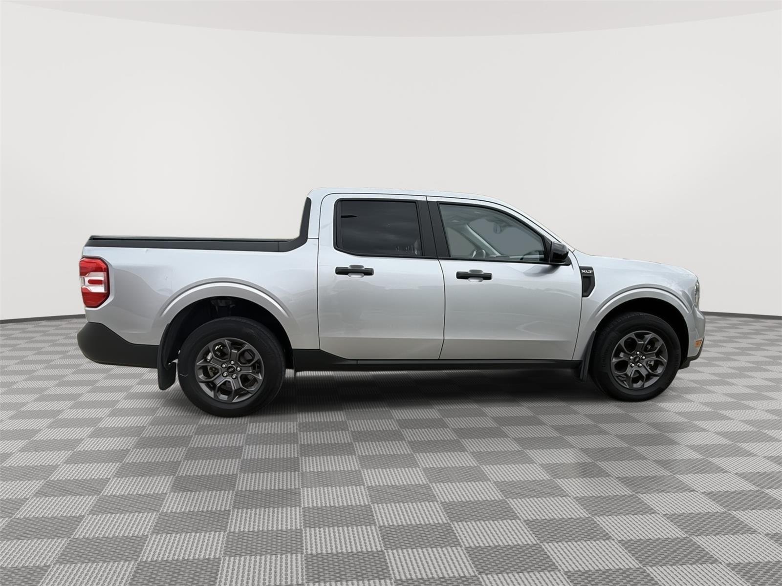 Certified Used 2024 Iconic Silver Metallic Ford XLT image 8
