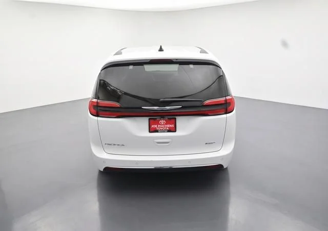 Used 2023 White Chrysler Touring L image 21