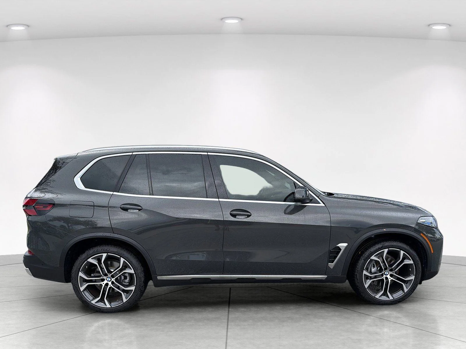 New 2026 Dravit Grey Metallic BMW sDrive40i image 3