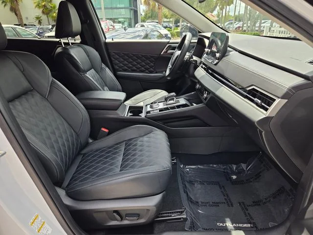 Certified Used 2024 White Mitsubishi  image 15