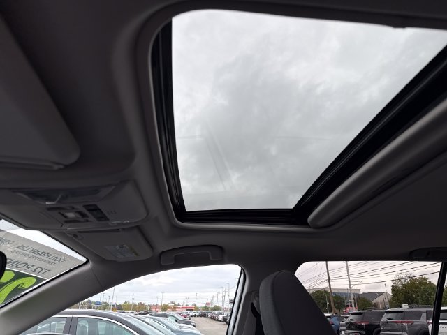 Used 2022 Silver Toyota XLE image 23