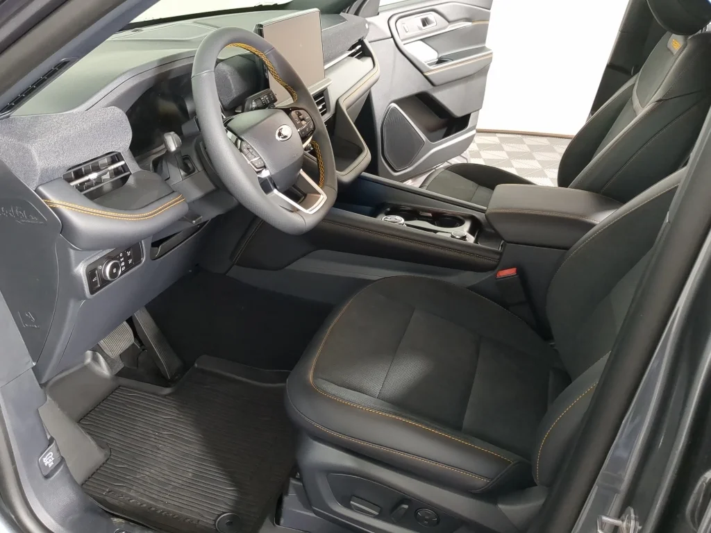 New 2026 CARBONIZED GRAY METALLIC Ford Tremor image 10