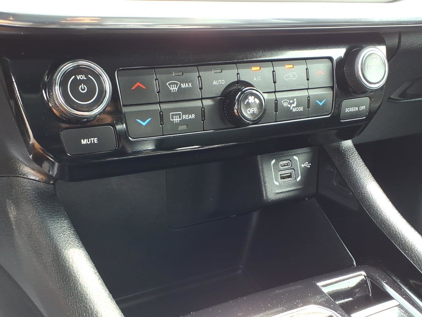 Used 2022 Granite Crystal Metallic Clearcoat Jeep Limited image 7