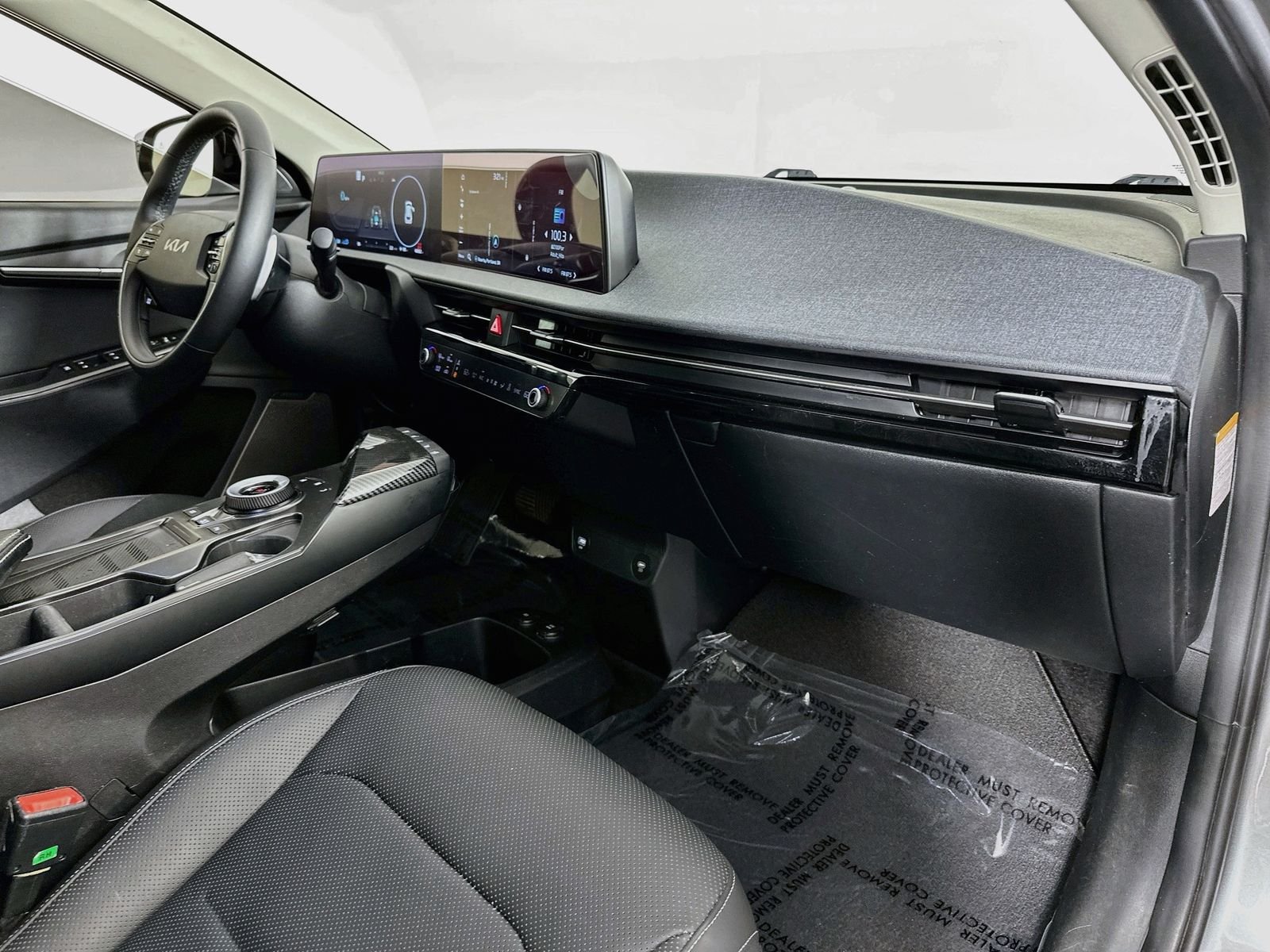 Used 2022 Steel Gray Kia Wind image 29
