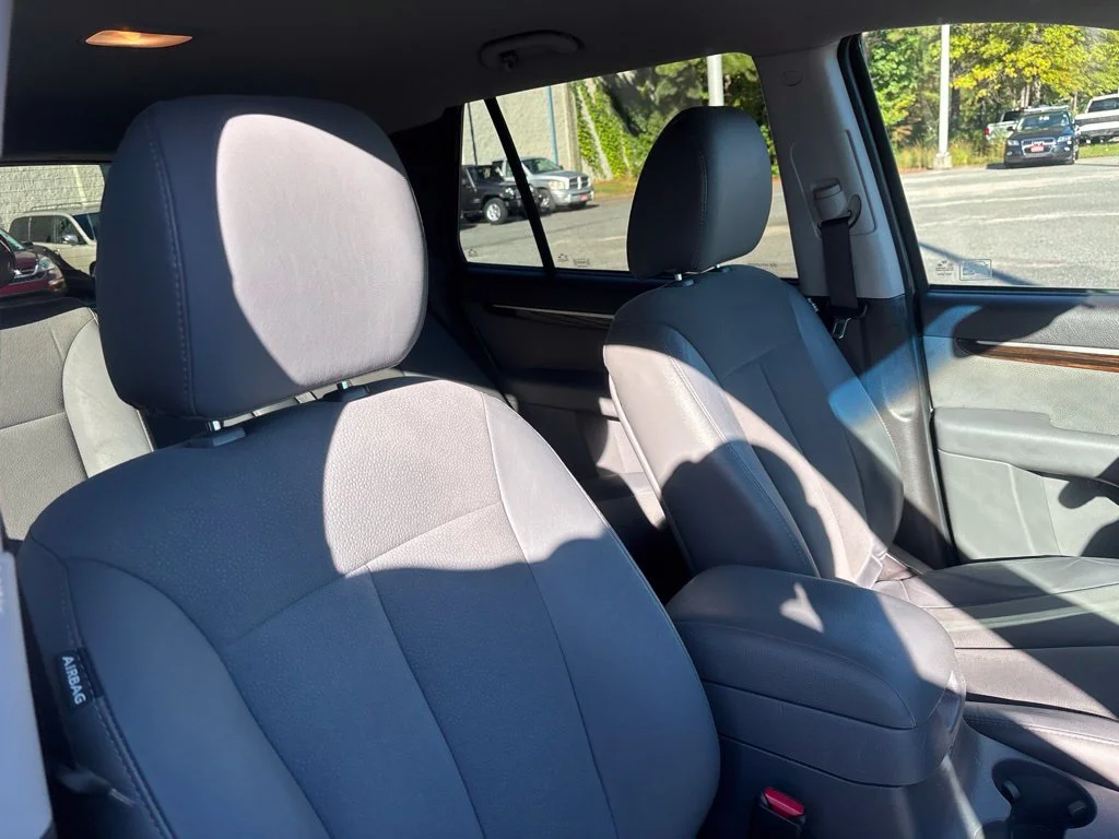 Used 2011 Gray Hyundai SE image 23