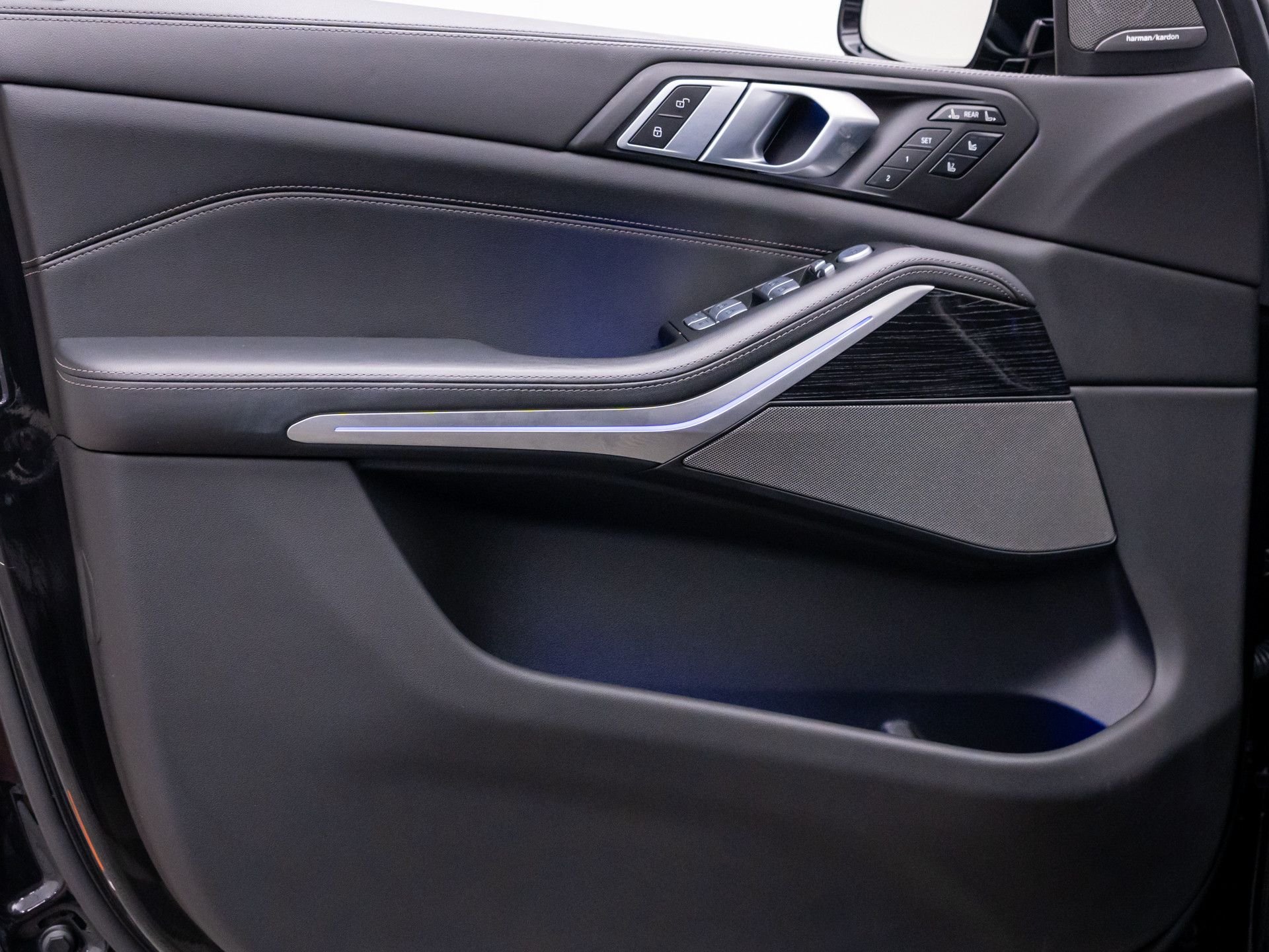 Used 2024 Black BMW M60i image 13