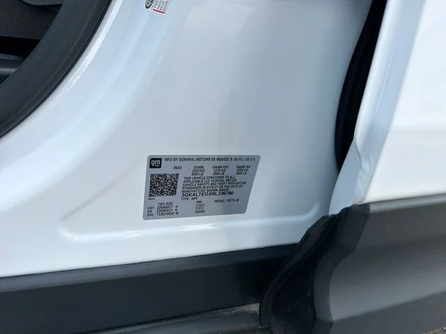 Used 2024 White GMC SLE image 32