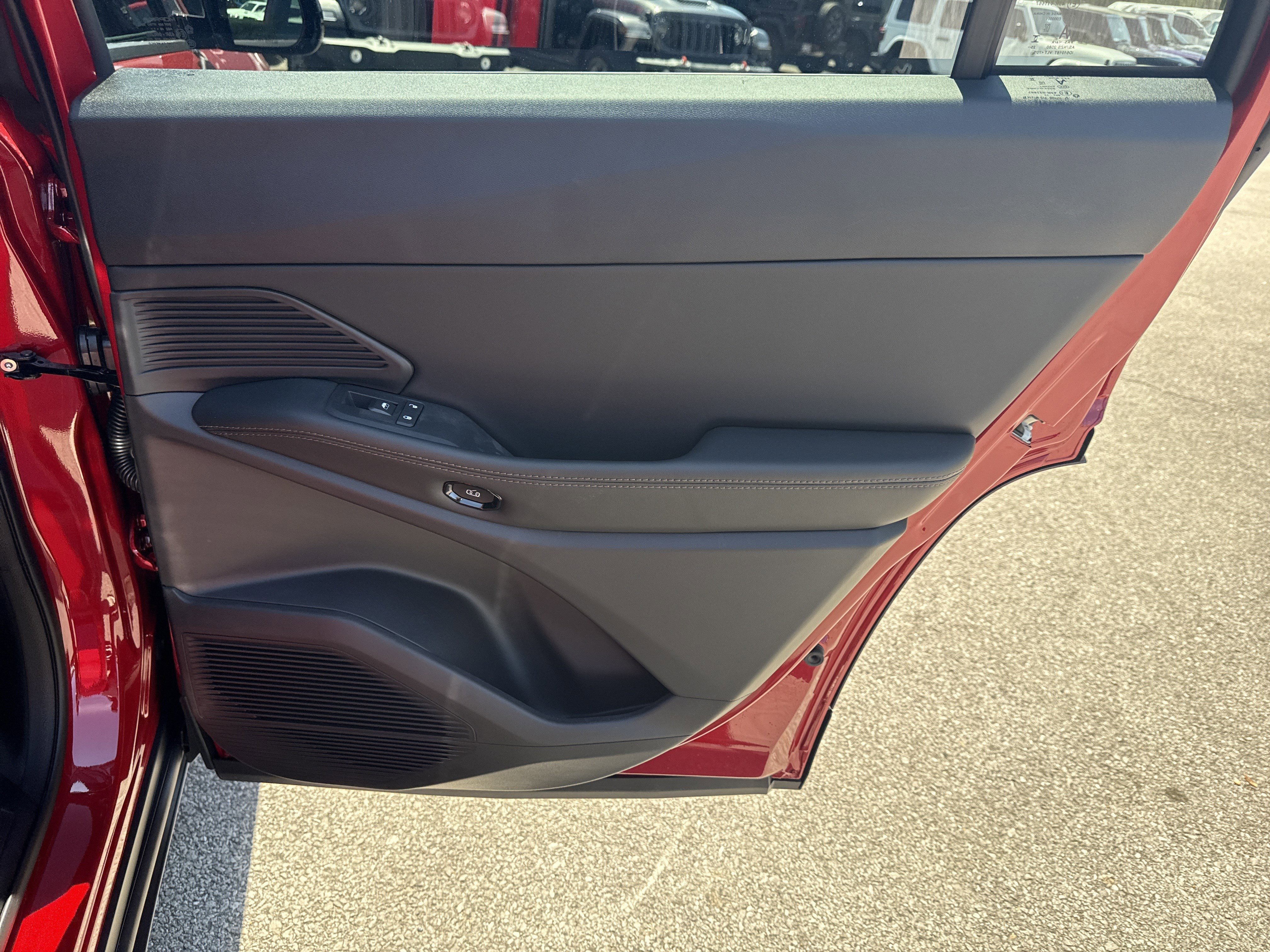 New 2026 Red Hot Pearl-Coat Exterior Paint Jeep Limited image 28