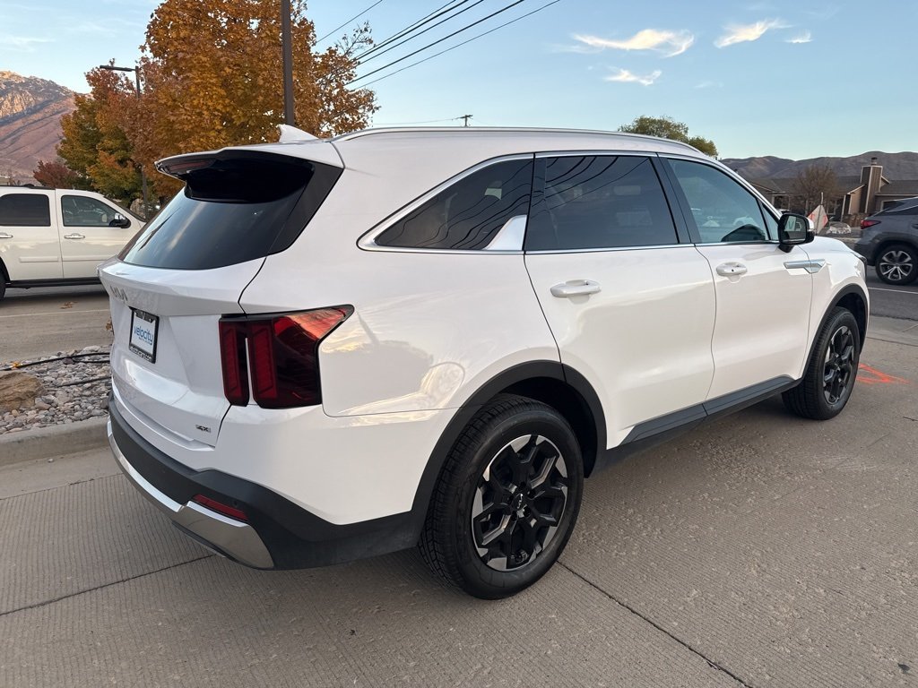 2024 Kia Sorento S photo 2