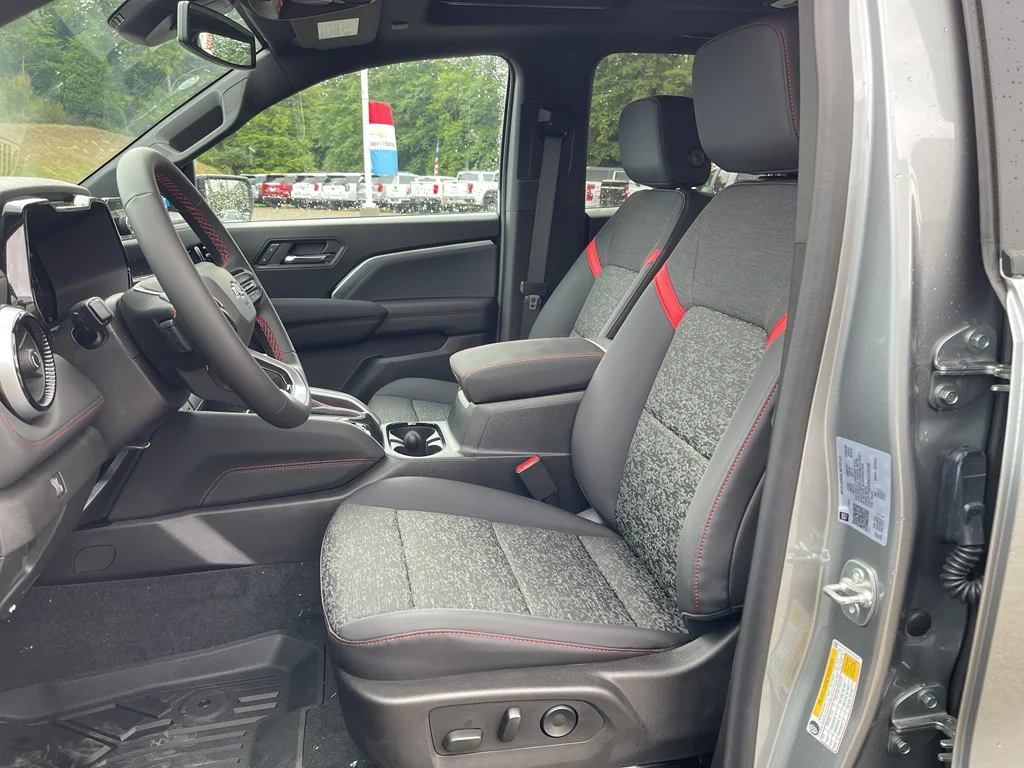 2025 Chevrolet Colorado Z71 - Photo 27