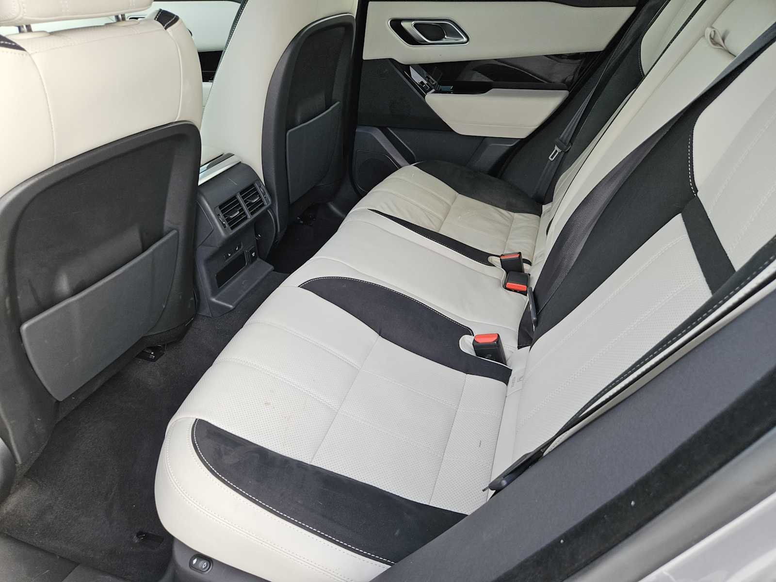 Used 2021 Eiger Grey Metallic Land Rover R-Dynamic S image 28
