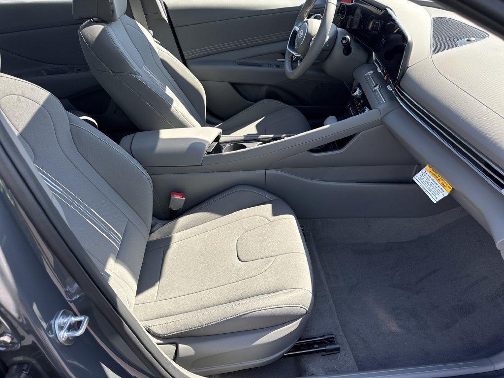 New 2025 Gray Hyundai SEL Convenience image 13