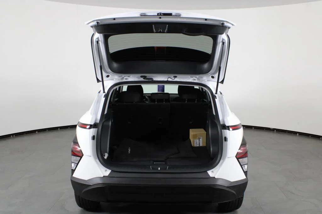 Used 2026 White Hyundai SEL Sport image 17
