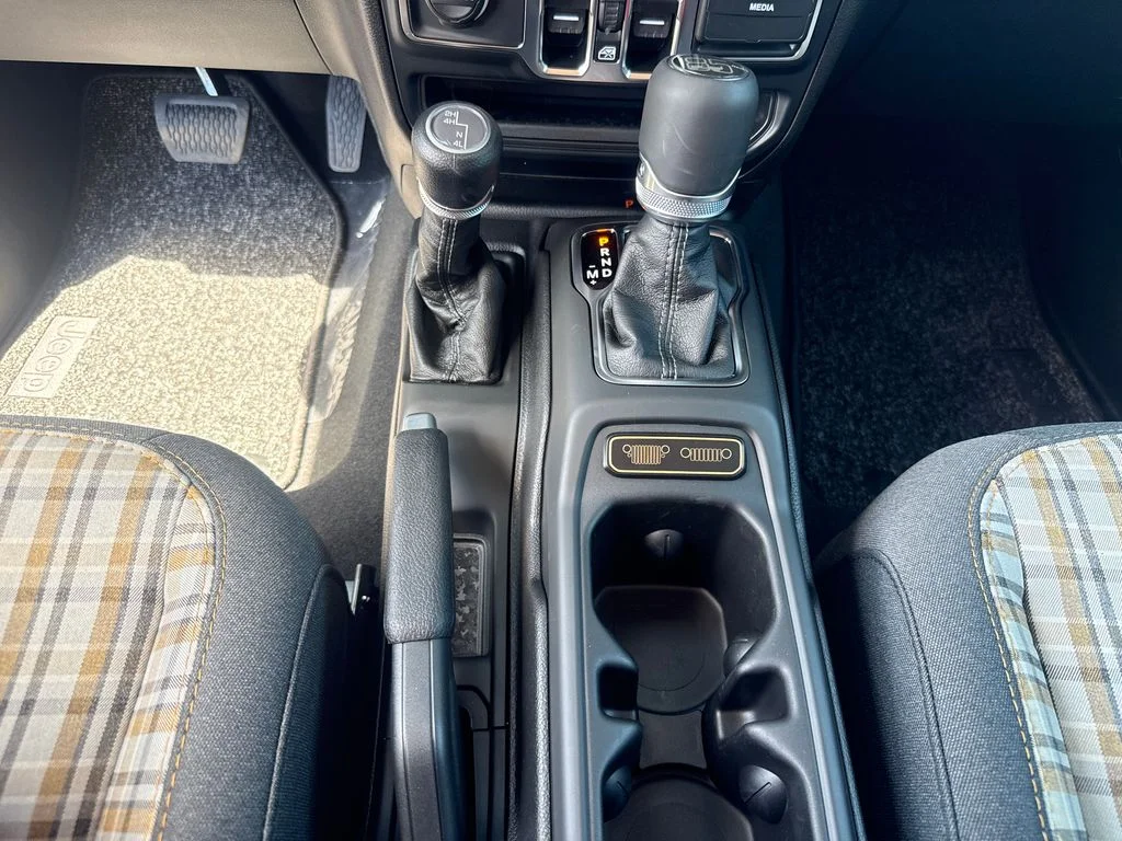 New 2026 Granite Crystal Metallic Clear-Coat Exterior Paint Jeep 85th Anniversary Edition image 20