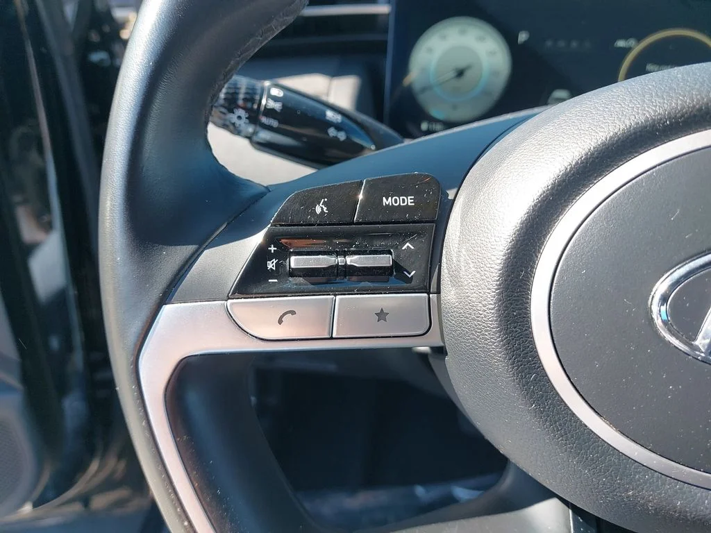 Used 2023 Black Hyundai SEL image 17