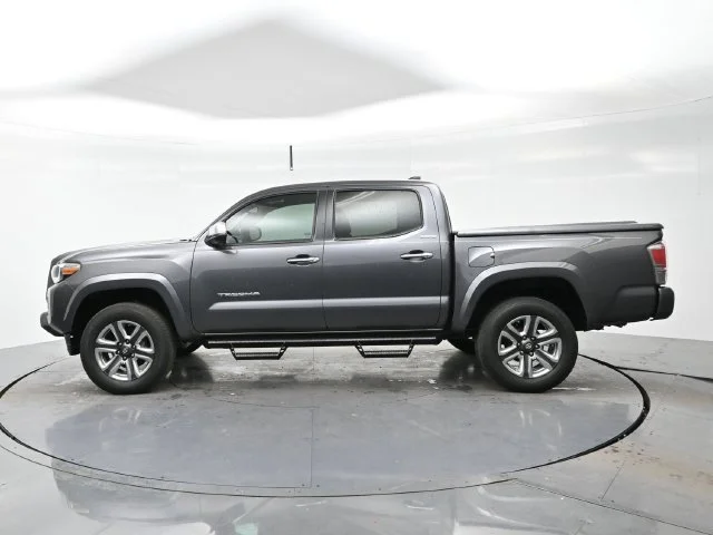 Used 2018 Magnetic Gray Metallic Toyota SR5 image 4
