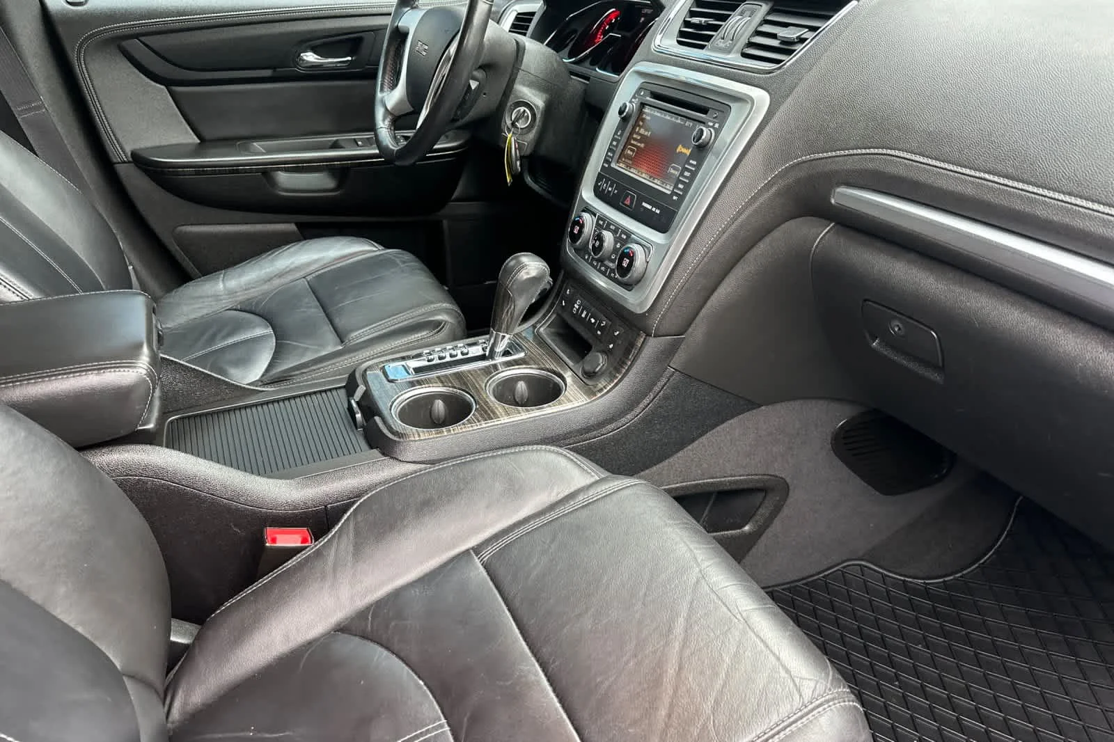 Used 2014 White Diamond Tricoat GMC SLT image 17
