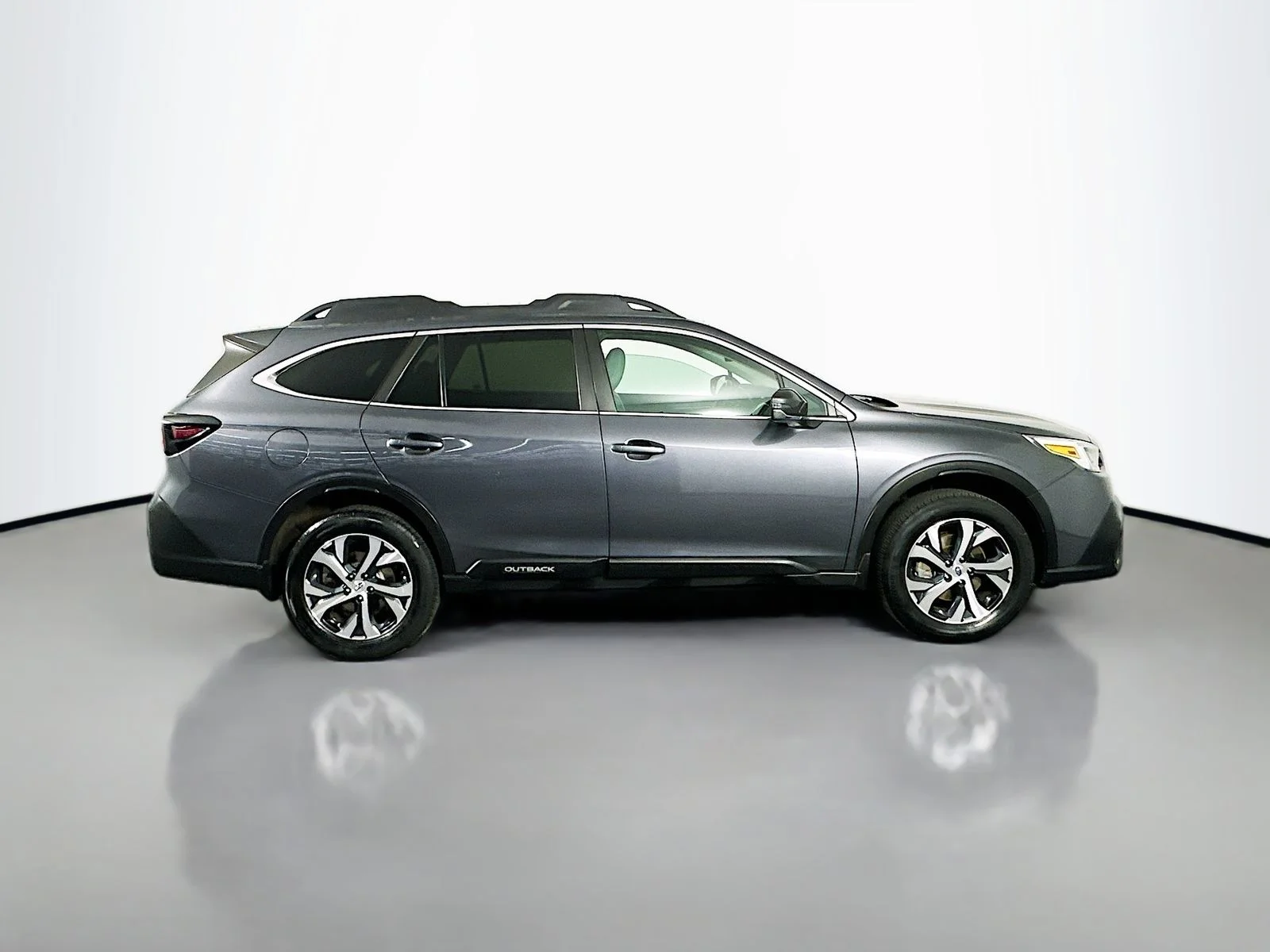 Used 2022 Magnetite Gray Metallic Subaru Limited image 9