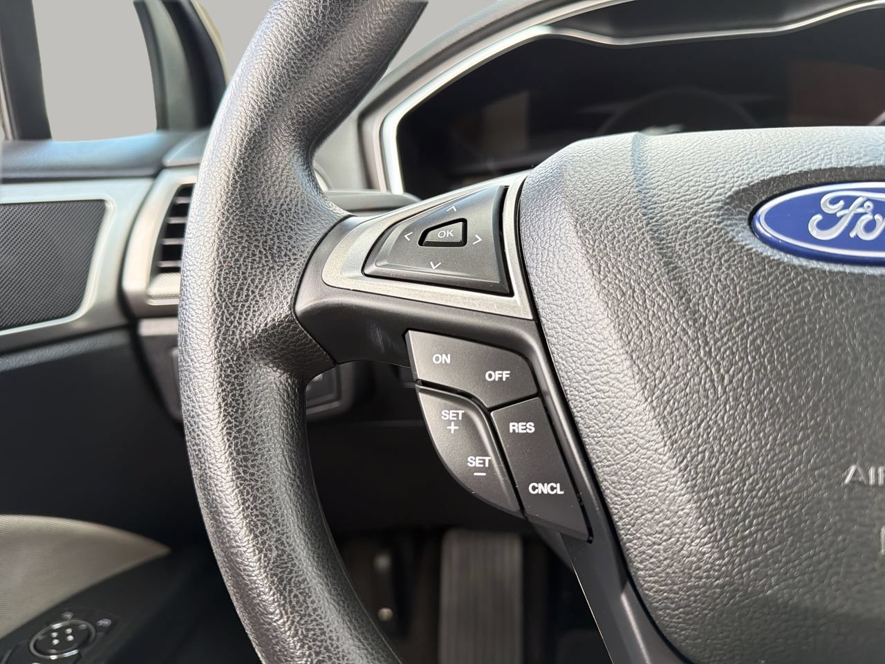 Used 2018 Oxford White Ford S image 25