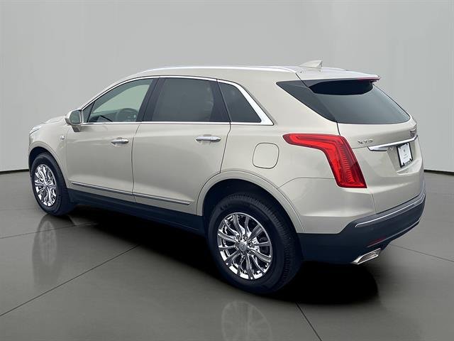 2017 Cadillac XT5 FWD, photo 2 of 12